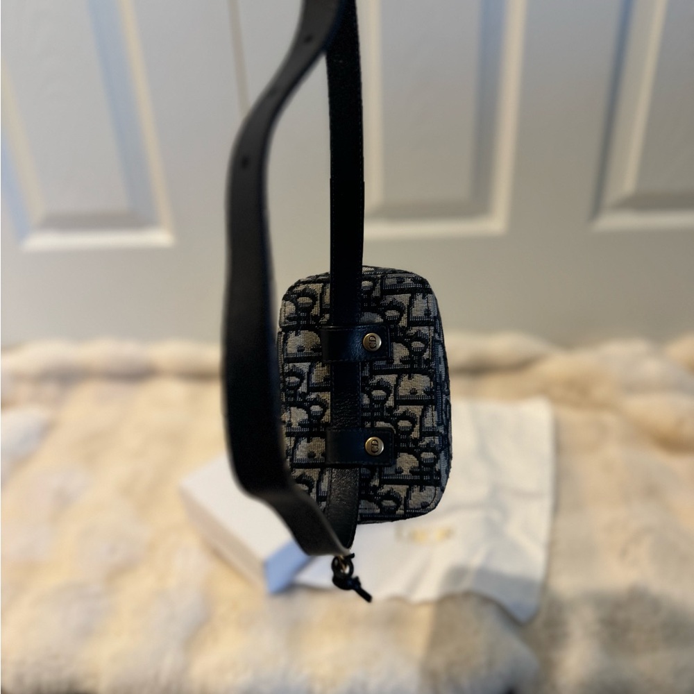 Dior Stylish Blue and Gray Designer Crossbody Bag - Picture 3 of 6